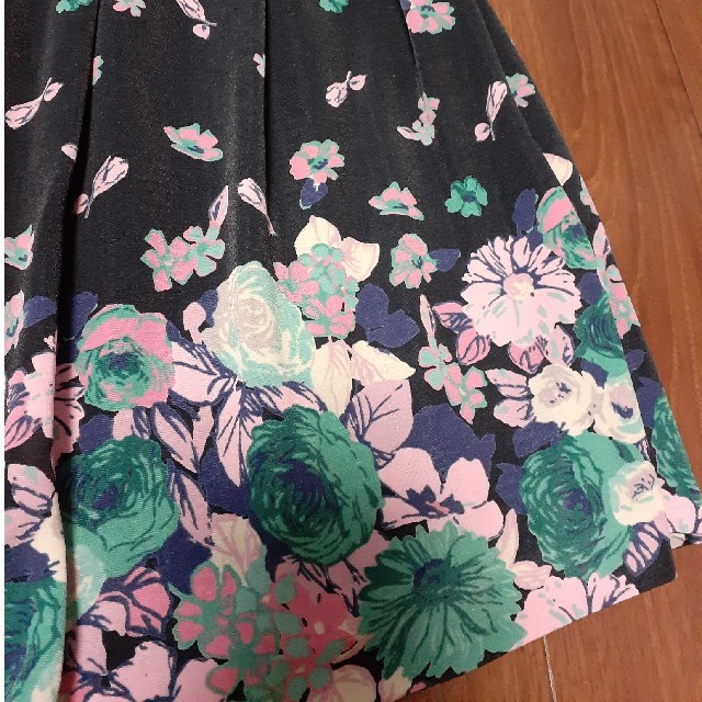 MINT BREEZE(ミントブリーズ)のMINT BREEZE 花柄スカート レディースのスカート(ひざ丈スカート)の商品写真