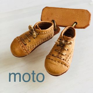 靴型革ブローチ（moto）(ブローチ/コサージュ)