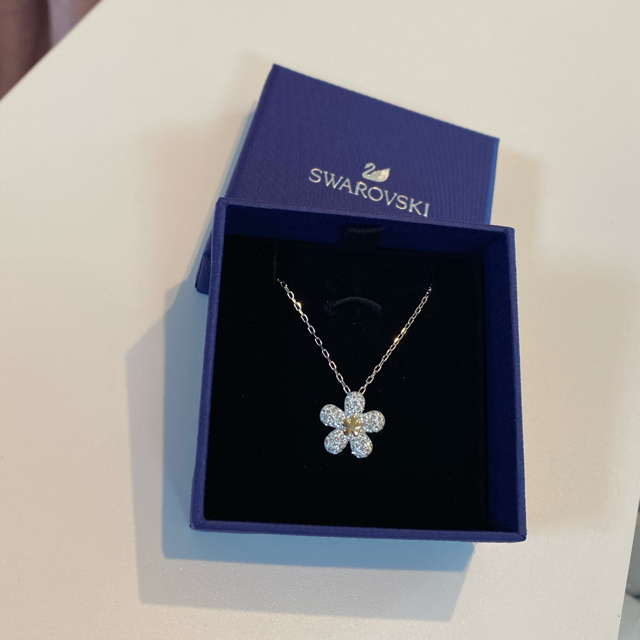 【楽ギフ_のし宛書】 SWAROVSKI - スワロフスキー TOUGH FLOWERネックレスの通販 by ネックレス、ペンダント、チョーカー