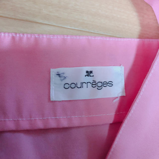 Courreges(クレージュ)のCourregesピンクエプロン紐タイプ 今だけ！特価中！！人気です！！ レディースのトップス(その他)の商品写真