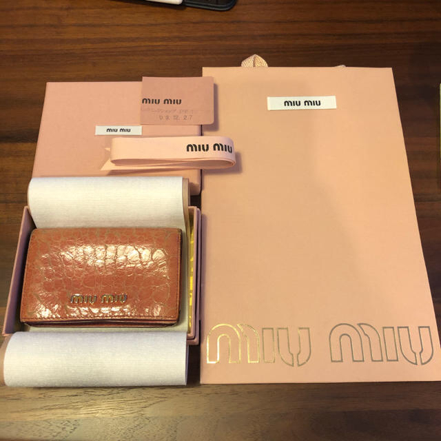 miumiu(ミュウミュウ)の《miu miu》カードケース 名刺入れ ミュウミュウ レディースのファッション小物(名刺入れ/定期入れ)の商品写真