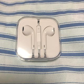 アップル(Apple)の純正品　EarPods with 3.5mm Headphone Plug(ヘッドフォン/イヤフォン)