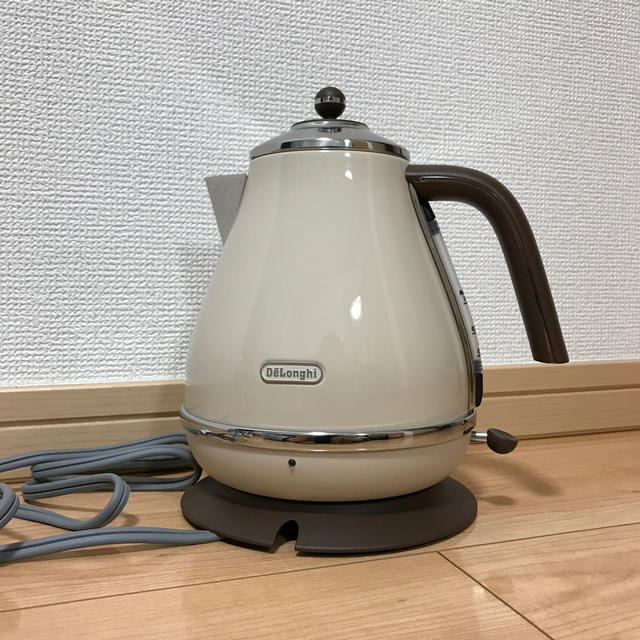 DeLonghi(デロンギ)のデロンギ　アイコナ　ヴィンテージ　KBOV1200J-BG  ベージュ スマホ/家電/カメラの生活家電(電気ケトル)の商品写真