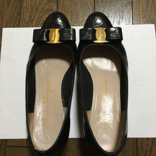 フェラガモ(Ferragamo)のフェラガモ🎀ヴァラパンプス ブラック(ハイヒール/パンプス)