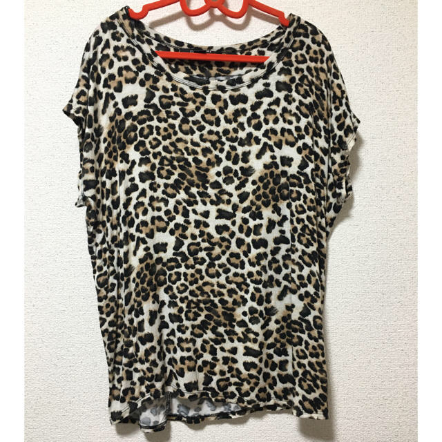 FOREVER 21(フォーエバートゥエンティーワン)の【forever21】Tシャツ カットソー　ヒョウ柄 レディースのトップス(カットソー(半袖/袖なし))の商品写真