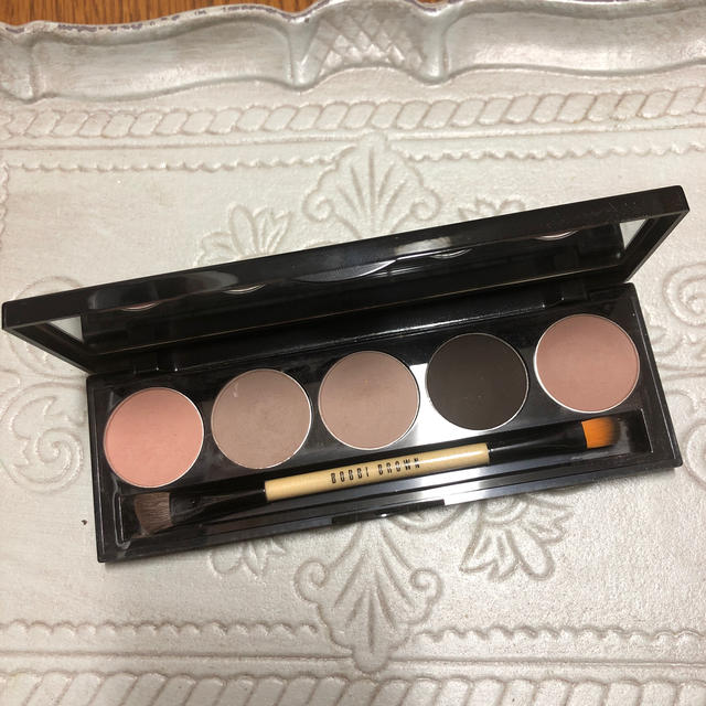 BOBBI BROWN(ボビイブラウン)のBOBBI BROWNヌード オン ヌード アイパレッド コスメ/美容のベースメイク/化粧品(アイシャドウ)の商品写真