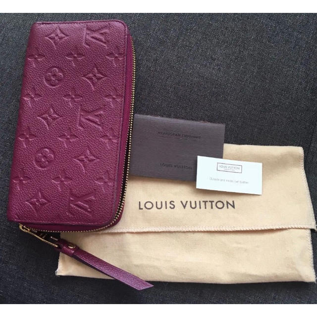 LOUIS VUITTON(ルイヴィトン)のルイヴィトン ジッピーウォレット 長財布 モノグラム 大人可愛いカラー ヴィトン レディースのファッション小物(財布)の商品写真