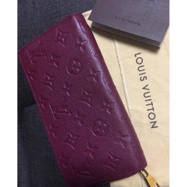 LOUIS VUITTON(ルイヴィトン)のルイヴィトン ジッピーウォレット 長財布 モノグラム 大人可愛いカラー ヴィトン レディースのファッション小物(財布)の商品写真