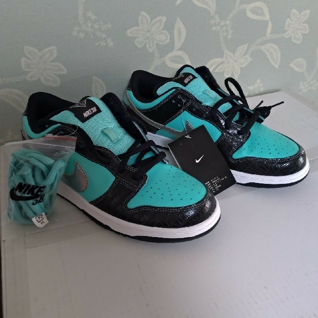 NIKE(ナイキ)のNIKE DUNK LOW PRO SB TIFFANY メンズの靴/シューズ(スニーカー)の商品写真