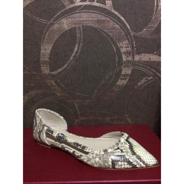 ZARA(ザラ)のパイソン フラット レディースの靴/シューズ(ハイヒール/パンプス)の商品写真