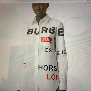 バーバリー(BURBERRY)のBURBERRY ホースフェリー プリント コットン オーバーサイズ シャツ新品(シャツ/ブラウス(長袖/七分))