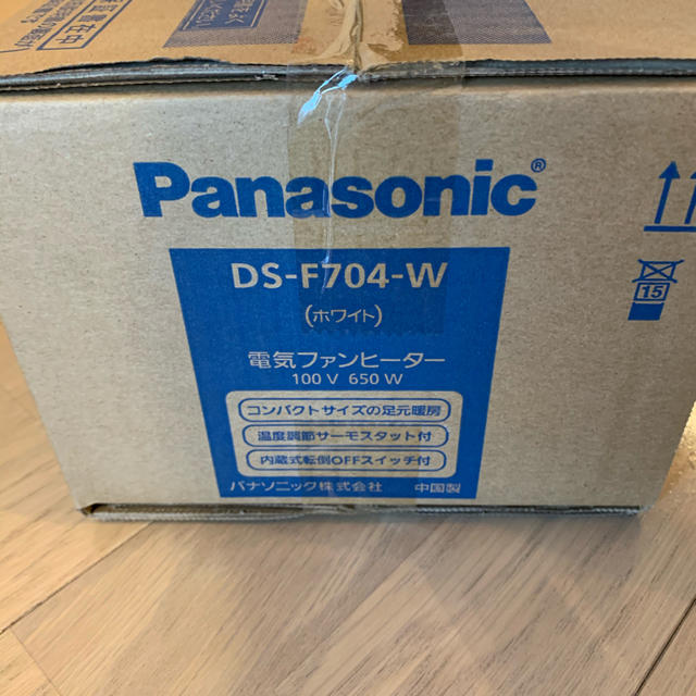 Panasonic(パナソニック)の新品　Panasonic ファンヒーター ホワイト DS-F704-W スマホ/家電/カメラの冷暖房/空調(ファンヒーター)の商品写真