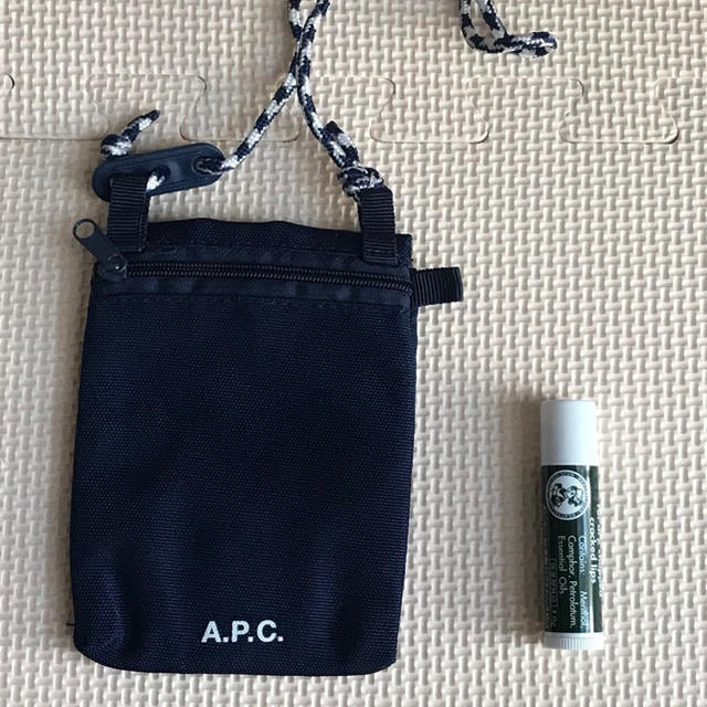 A.P.C(アーペーセー)のAPC ネックウォレット　UOMO付録 メンズのファッション小物(コインケース/小銭入れ)の商品写真