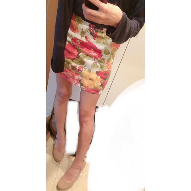 EMODA(エモダ)のEMODAの花柄タイトスカート レディースのスカート(ミニスカート)の商品写真
