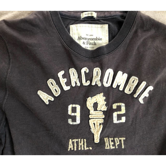 Abercrombie&Fitch(アバクロンビーアンドフィッチ)のアバクロンビー&フィッチ　Tシャツ　メンズ メンズのトップス(Tシャツ/カットソー(半袖/袖なし))の商品写真