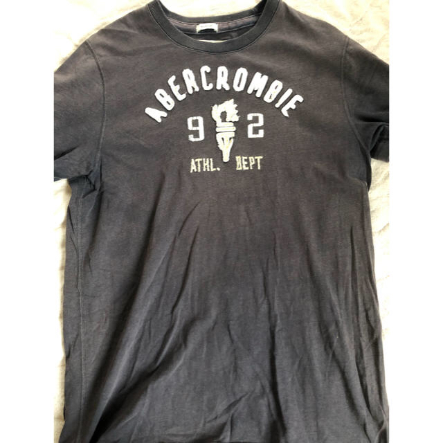 Abercrombie&Fitch(アバクロンビーアンドフィッチ)のアバクロンビー&フィッチ　Tシャツ　メンズ メンズのトップス(Tシャツ/カットソー(半袖/袖なし))の商品写真