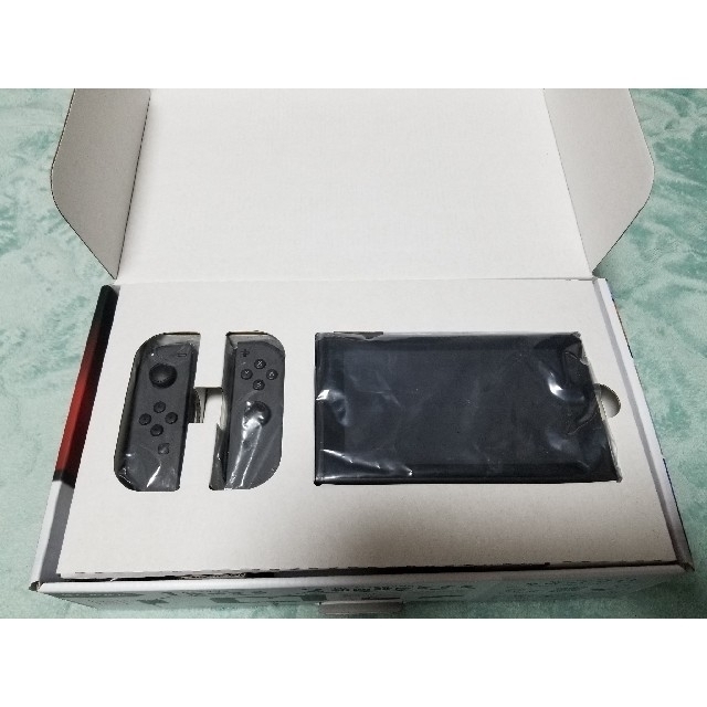 Nintendo Switch  スイッチ　グレー 本体   エンタメ/ホビーのゲームソフト/ゲーム機本体(家庭用ゲーム機本体)の商品写真