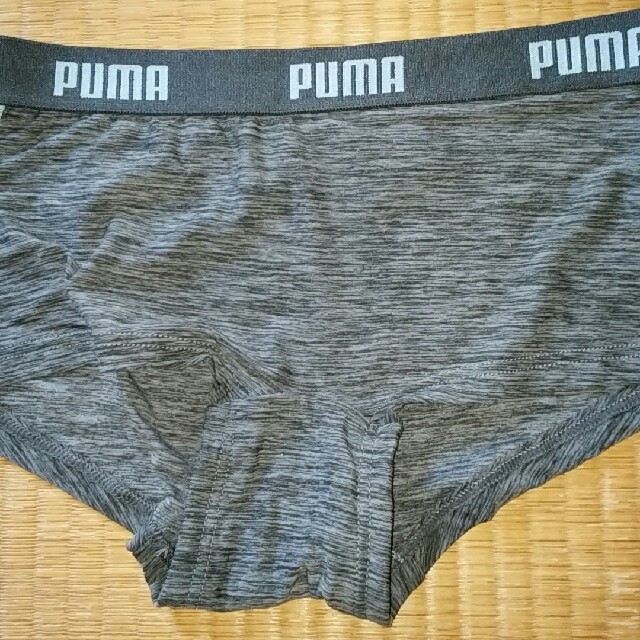 PUMA(プーマ)の送料無料（未使用）PUMAのスポーツブラとショーツ2点セット レディースの下着/アンダーウェア(ブラ&ショーツセット)の商品写真
