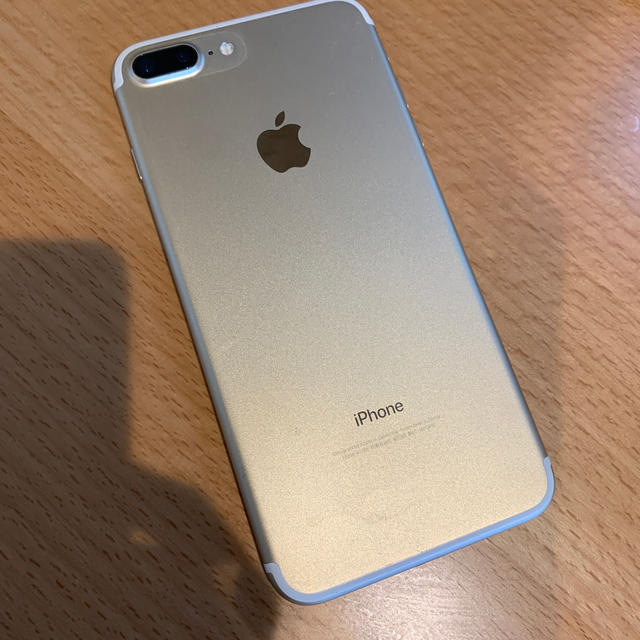 iPhone7 プラス　plus ゴールド