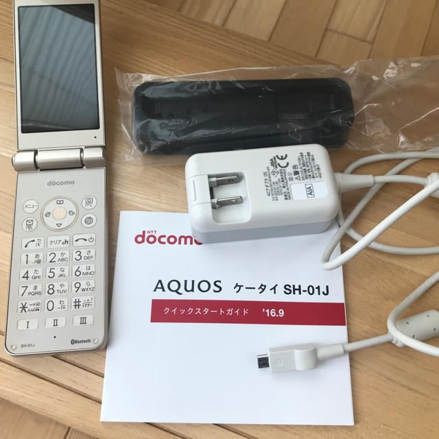 AQUOS ケータイ　SH-01J docomo