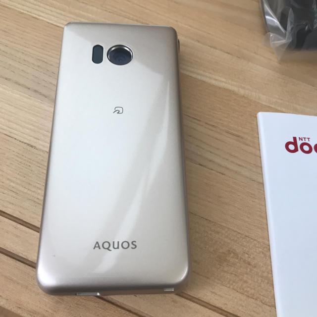 AQUOS ケータイ　SH-01J docomo 3