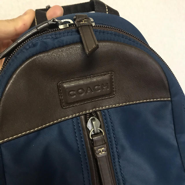 COACH(コーチ)の最終値下げです。コーチ　ボディバッグ　coach ネイビー　紺色 メンズのバッグ(ボディーバッグ)の商品写真