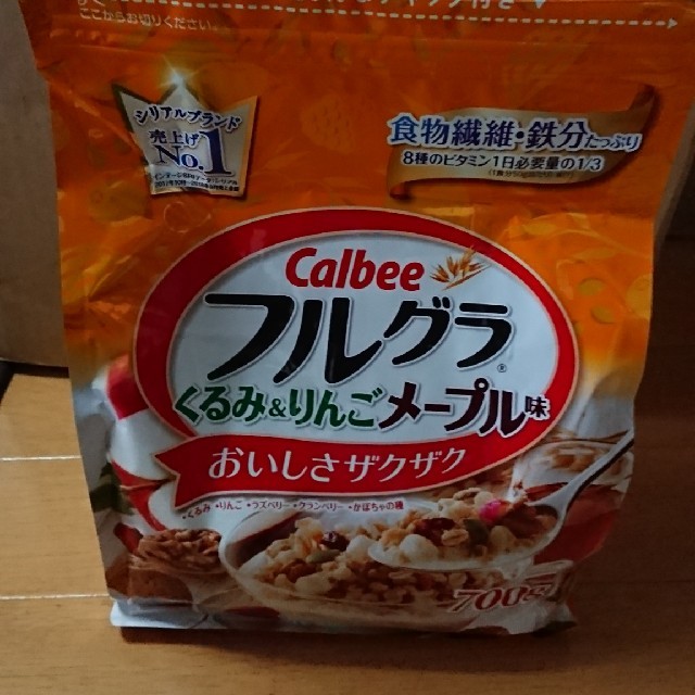 カルビー(カルビー)のCalbeeフルグラくるみ&りんごメープル味700g 食品/飲料/酒の食品(米/穀物)の商品写真