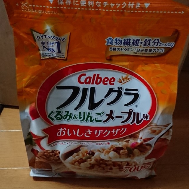 カルビー(カルビー)のCalbeeフルグラくるみ&りんごメープル味700g 食品/飲料/酒の食品(米/穀物)の商品写真