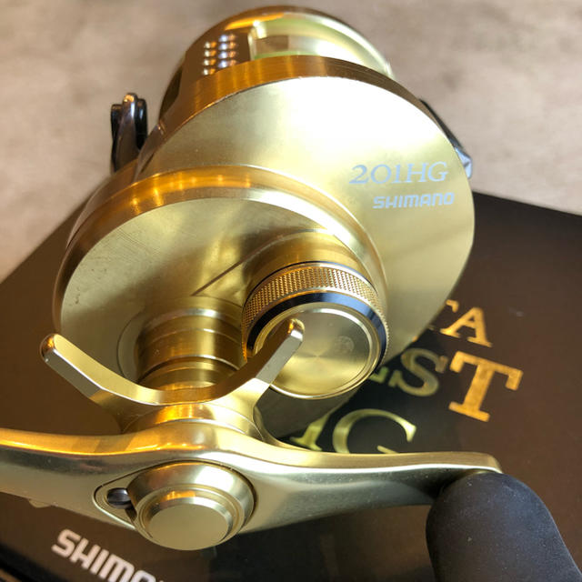 SHIMANO(シマノ)のカルカッタコンクエスト 201 スポーツ/アウトドアのフィッシング(リール)の商品写真