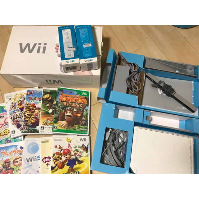 Wii(ウィー)のWii 本体　カセット　10枚　セット エンタメ/ホビーのゲームソフト/ゲーム機本体(家庭用ゲーム機本体)の商品写真