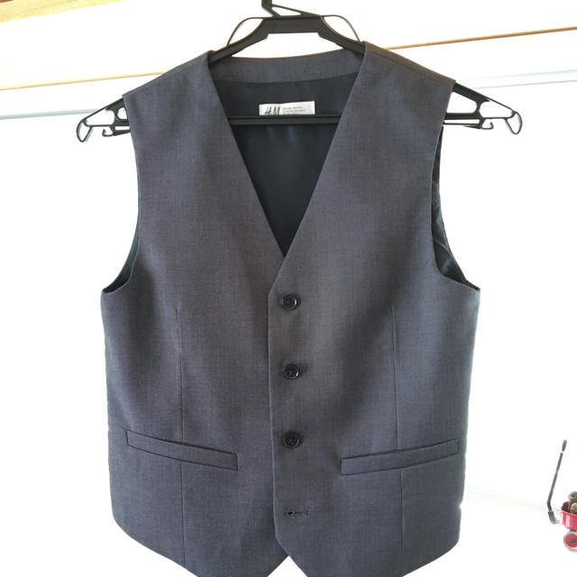 H&M(エイチアンドエム)の子供スーツ　ジュニアスーツ　(H&M) キッズ/ベビー/マタニティのキッズ服男の子用(90cm~)(ドレス/フォーマル)の商品写真
