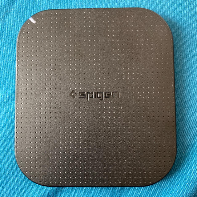 Spigen(シュピゲン)のspigen ワイヤレス充電器 F302W スマホ/家電/カメラのスマートフォン/携帯電話(バッテリー/充電器)の商品写真