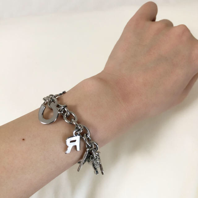 MARC BY MARC JACOBS(マークバイマークジェイコブス)のMARC BY MARC JACOBS ブレスレット レディースのアクセサリー(ブレスレット/バングル)の商品写真