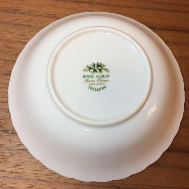 ROYAL ALBERT(ロイヤルアルバート)のヴィンテージ☆ROYAL ALBERT 小皿セット(6枚) インテリア/住まい/日用品のキッチン/食器(食器)の商品写真