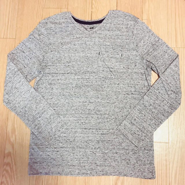 H&M(エイチアンドエム)のH&M  Ｖネック長袖Ｔシャツ 146/152 キッズ/ベビー/マタニティのキッズ服男の子用(90cm~)(Tシャツ/カットソー)の商品写真