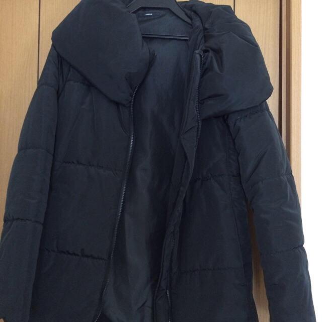 EMODA(エモダ)のエモダ 黒 新品コート レディースのジャケット/アウター(ダウンコート)の商品写真
