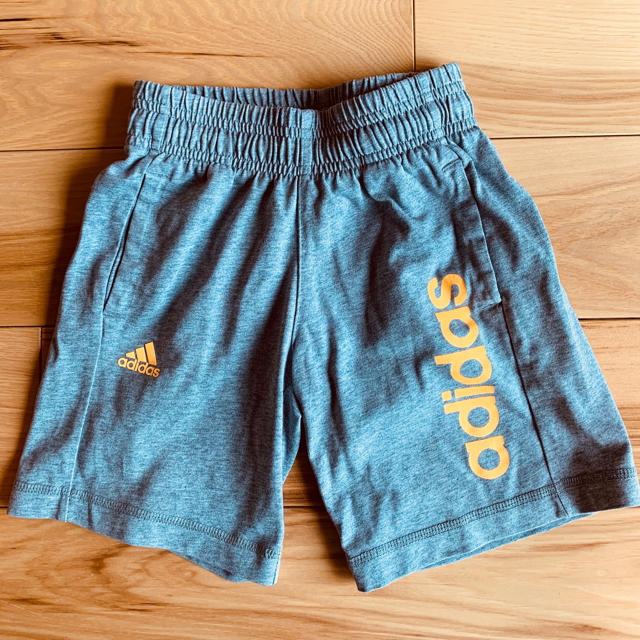 adidas(アディダス)のadidas ショートパンツ 120㎝ キッズ/ベビー/マタニティのキッズ服男の子用(90cm~)(パンツ/スパッツ)の商品写真