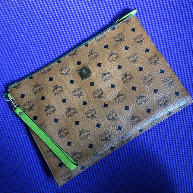 美品 正規品 レア MCM クラッチバッグ 蛍光 イエロー 男女兼用 9360円 MCM クラッチバッグ ポーチ メンズ レディース