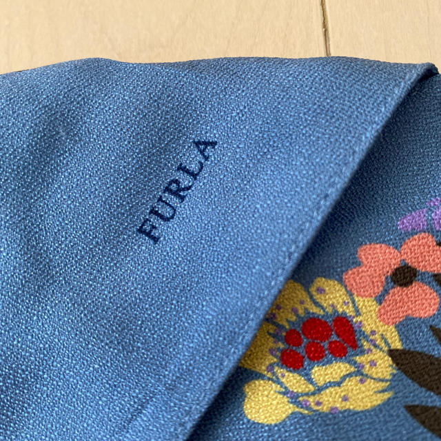 Furla(フルラ)の良品：フルラ FURLA スカーフ ブルー 150センチ レディースのファッション小物(バンダナ/スカーフ)の商品写真