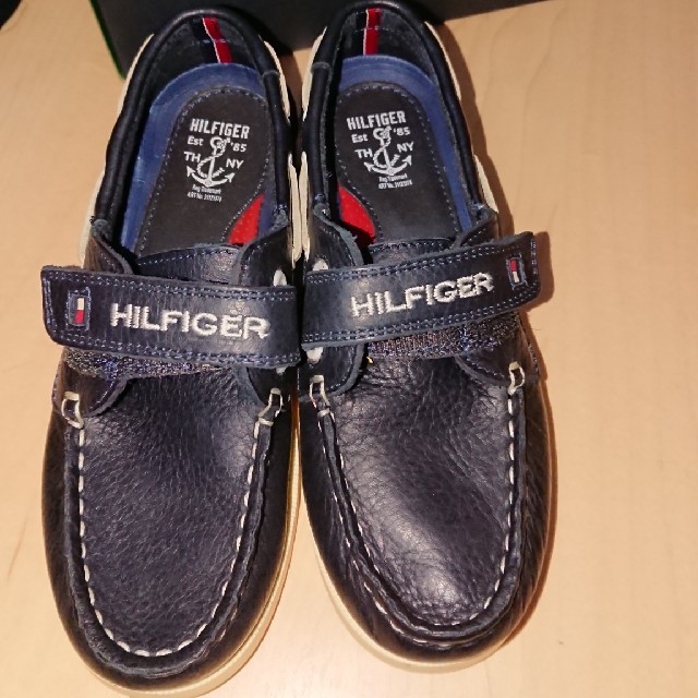 TOMMY HILFIGER(トミーヒルフィガー)のトミー キッズ/ベビー/マタニティのキッズ靴/シューズ(15cm~)(ローファー)の商品写真