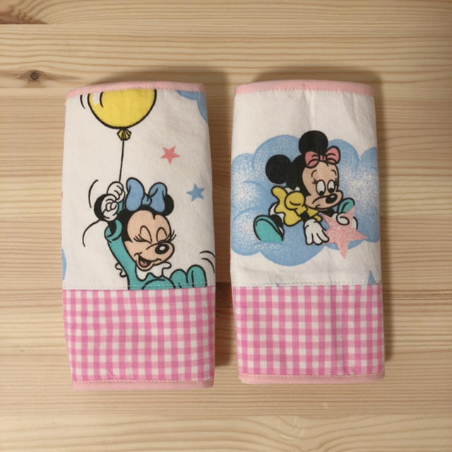 ミニーちゃん　🎀　よだれパッド ハンドメイドのキッズ/ベビー(外出用品)の商品写真