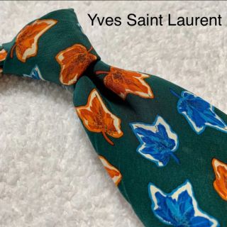 サンローラン(Saint Laurent)のYves Saint Laurent ネクタイ グリーン カエデ柄(ネクタイ)