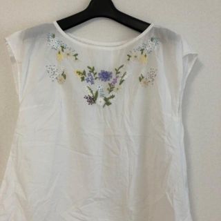 アナトリエ(anatelier)のアナトリエ　刺繍コットンブラウス(カットソー(半袖/袖なし))