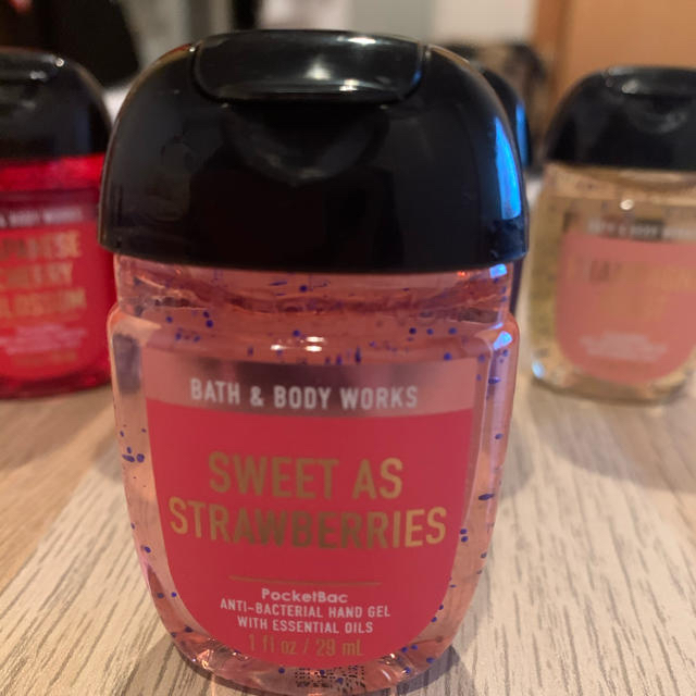 Bath & Body Works(バスアンドボディーワークス)のbath&body works ハンドサニタイザー　4個セット インテリア/住まい/日用品のキッチン/食器(アルコールグッズ)の商品写真