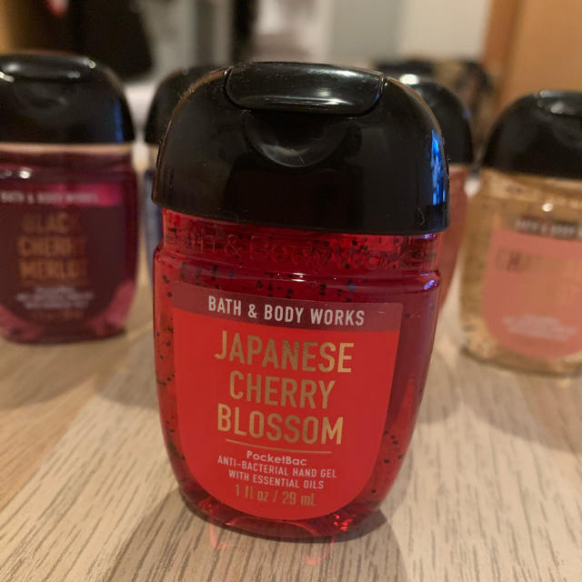 Bath & Body Works(バスアンドボディーワークス)のbath&body works ハンドサニタイザー　4個セット インテリア/住まい/日用品のキッチン/食器(アルコールグッズ)の商品写真