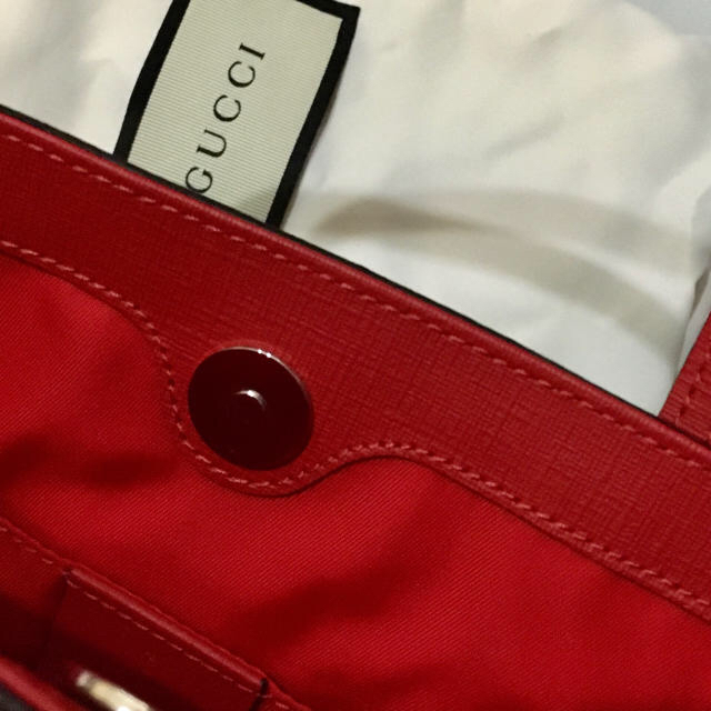 Gucci(グッチ)の入手困難 美品 ■ ヒグチユウコ × グッチ トート バッグ ■ 赤 GUCCI レディースのバッグ(トートバッグ)の商品写真