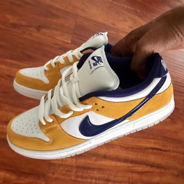 NIKE(ナイキ)のNIKE SB Dunk Low PRO LASER ORANGE  27cm メンズの靴/シューズ(スニーカー)の商品写真