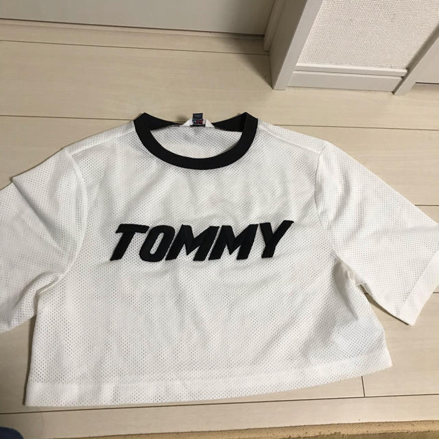 TOMMY HILFIGER(トミーヒルフィガー)のTOMMY ジジコラボメッシュクロップドTシャツトップストミーgigi レディースのトップス(Tシャツ(半袖/袖なし))の商品写真