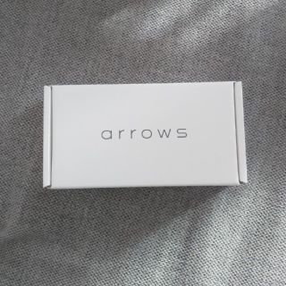 フジツウ(富士通)のARROWS　M05　ホワイト(スマートフォン本体)