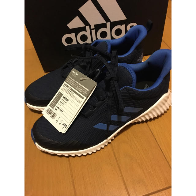 adidas(アディダス)のアディダス スニーカー  キッズ/ベビー/マタニティのキッズ靴/シューズ(15cm~)(スニーカー)の商品写真